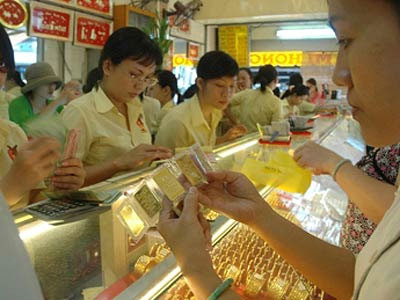 Most banks gold accounts to close